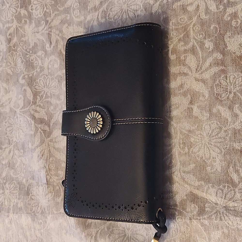 Black Lavemi Leather Women's Wallet